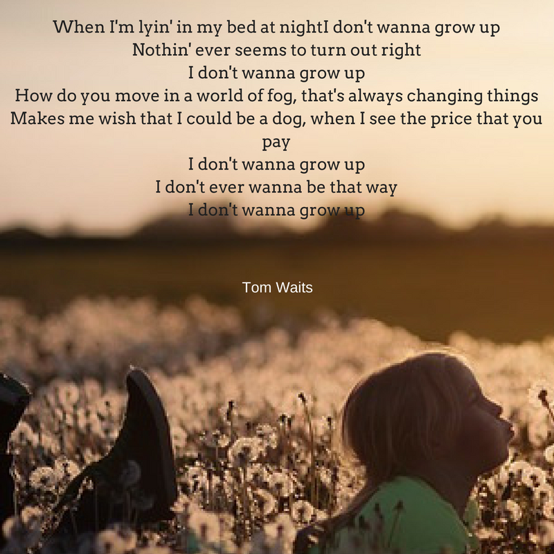 When I'm lyin' in my bed at nightI don't wanna grow upNothin' ever seems to turn out rightI don't wanna grow upHow do you move in a world of fogThat's always changing thingsMakes me wish